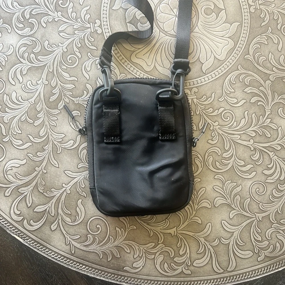 NWOT 🍋 Lululemon Black Easy Access Crossbody Bag